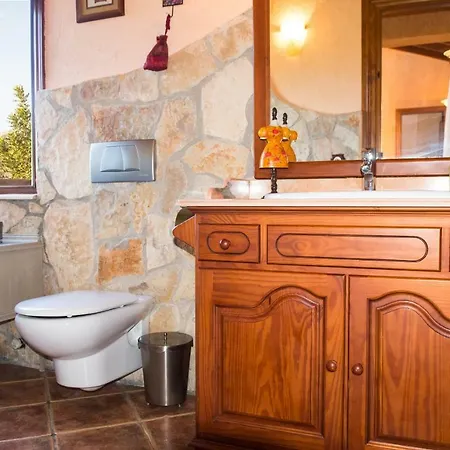 Alzina Villa: Tranquil Retreat With Pool Near Palma