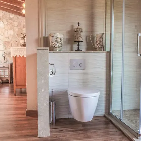 Villa Alzina Villa: Tranquil Retreat With Pool Near Palma Bunyola