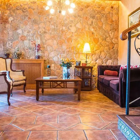 Alzina Villa: Tranquil Retreat With Pool Near Palma