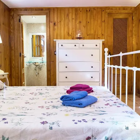 Alzina Villa: Tranquil Retreat With Pool Near Palma