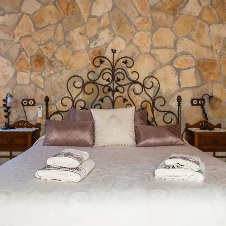 Alzina Villa: Tranquil Retreat With Pool Near Palma Villa Bunyola