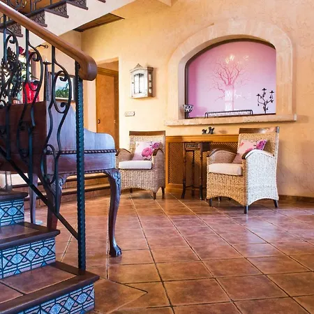 Alzina Villa: Tranquil Retreat With Pool Near Palma Villa *